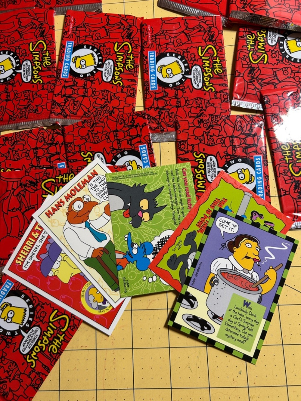 105 Simpsons Trading Cards - Picture 3 of 4